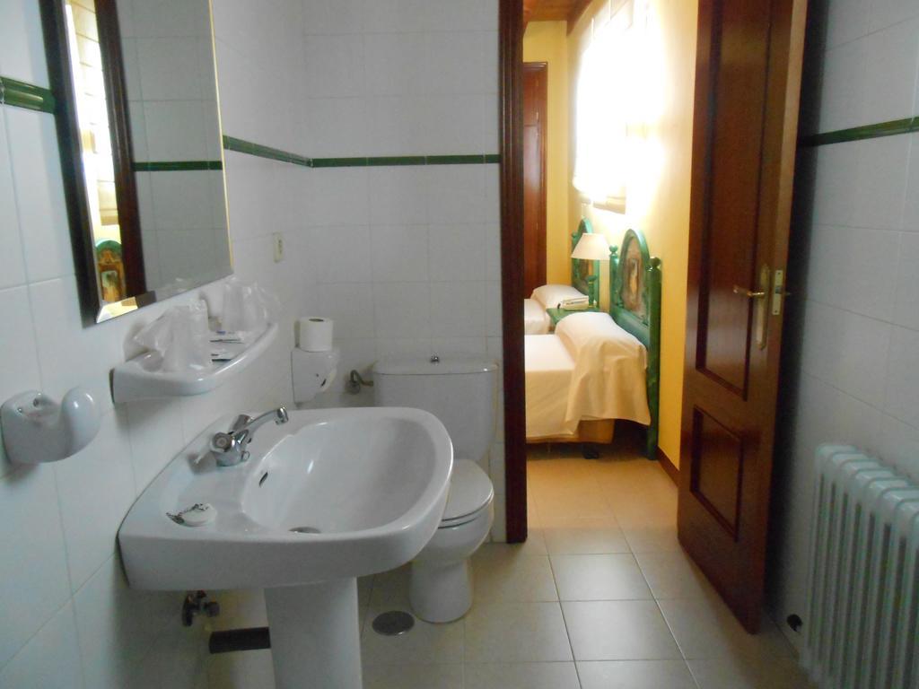 Hostal Burgos Torrecaballeros Exteriör bild