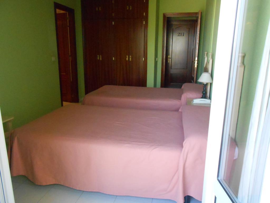 Hostal Burgos Torrecaballeros Rum bild